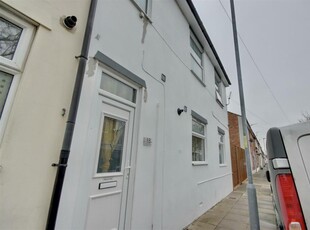 2 bedroom end of terrace house for sale in Cyprus Road, Portsmouth, PO2