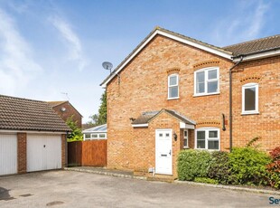 2 bedroom end of terrace house for sale in Fairborne Way, Guildford, Surrey, GU2