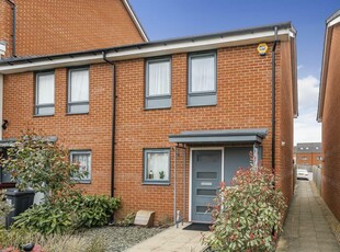 2 bedroom end of terrace house for sale in Kennet Island, Reading, RG2