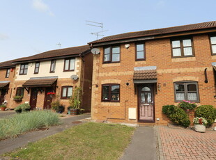 2 bedroom end of terrace house for sale in Temple Mews, Woodley, RG5