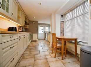 2 bedroom end of terrace house for sale in Tranby Lane, Anlaby, HU10
