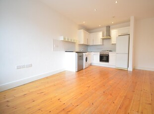 2 bedroom flat for rent in Moore House, Willow Way, Sydenham, SE26