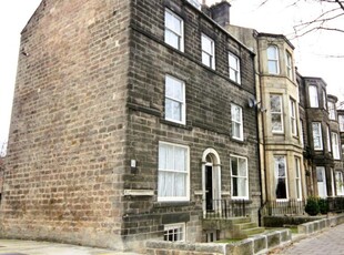 2 bedroom flat for rent in York Place, Harrogate, North Yorkshire, HG1
