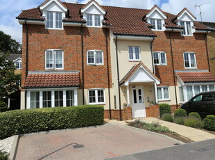 2 bedroom flat for sale in Badgers Rise, RG5