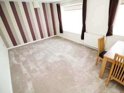2 bedroom flat for sale in Brancaster Close, Bedford, Bedfordshire, MK42
