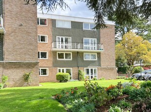 2 bedroom flat for sale in College Lawn, Cheltenham, GL53