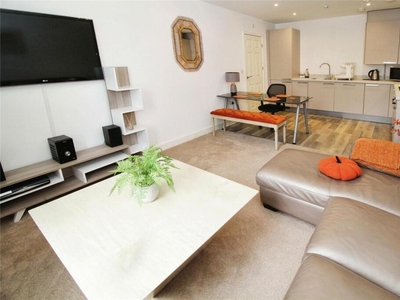 2 bedroom flat for sale in De Montfort Place, Bedford, Bedfordshire, MK40