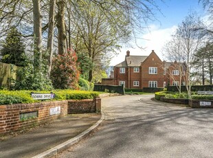 2 bedroom flat for sale in Downs Drive, Merrow, Guildford, Surrey, GU1