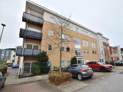 2 bedroom flat for sale in Drake Way, Reading, RG2