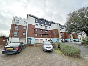 2 bedroom flat for sale in Explorer Court, Plymouth, PL2