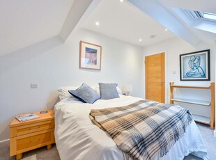 2 bedroom flat for sale in Grove Road, Guildford, GU1