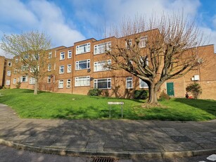 2 bedroom flat for sale in Halstead Close, Canterbury, CT2