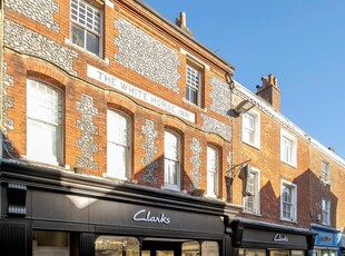 2 bedroom flat for sale in High Street, Winchester, SO23