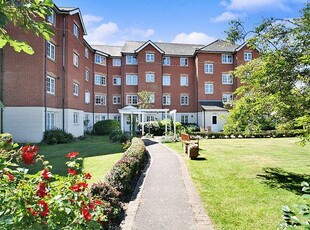 2 bedroom flat for sale in Holmbush Court, Southsea, PO5 3HZ, PO5