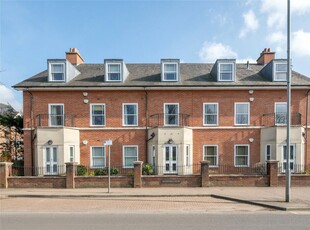 2 bedroom flat for sale in Holywell Hill, St. Albans, Hertfordshire, AL1