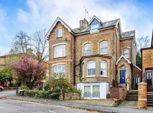 2 bedroom flat for sale in Hunter Road, Guildford, Surrey, GU1