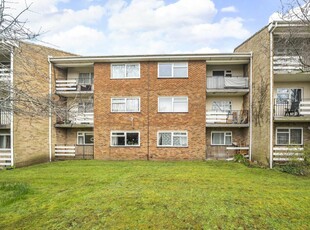 2 bedroom flat for sale in Jordans Close, Boxgrove, Guildford, Surrey, GU1