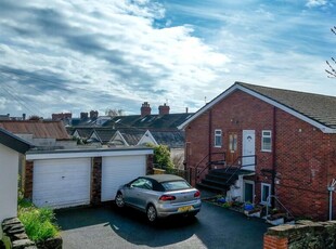 2 bedroom flat for sale in Knoll Avenue, Uplands, Swansea, SA2