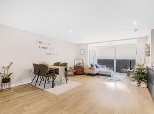 2 bedroom flat for sale in London Road, St Albans, AL1