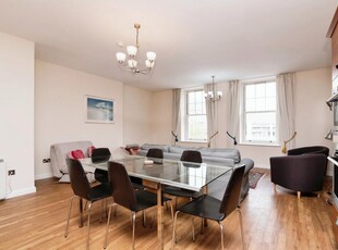 2 bedroom flat for sale in Ocean Buildings, Bute Crescent, Cardiff Bay, CF10