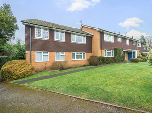 2 bedroom flat for sale in Pit Farm Road, Guildford, GU1