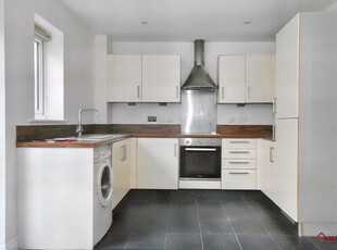 2 bedroom flat for sale in Queripel Close, Tunbridge Wells, Kent, TN2