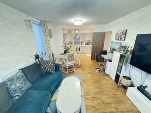 2 bedroom flat for sale in Regina Road, Chelmsford, CM1