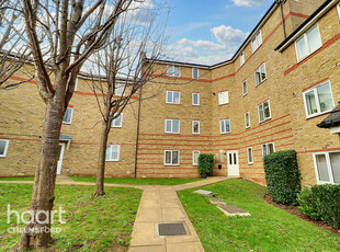 2 bedroom flat for sale in Rookes Crescent, Chelmsford, CM1