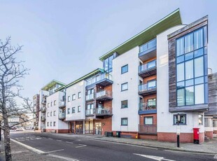 2 bedroom flat for sale in Seagers Court, Old Portsmouth, PO1