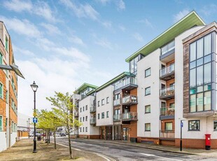 2 bedroom flat for sale in Seagers Court, Old Portsmouth, PO1