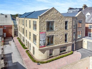 2 bedroom flat for sale in Station Parade, Harrogate, North Yorkshire, HG1