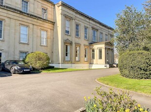 2 bedroom flat for sale in Suffolk Square, Cheltenham GL50 2DY, GL50