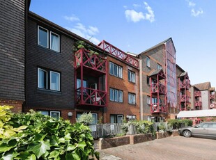 2 bedroom flat for sale in The Mount, Guildford, Surrey, GU2