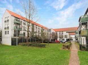 2 bedroom flat for sale in Upper Chase, Chelmsford, Essex CM2