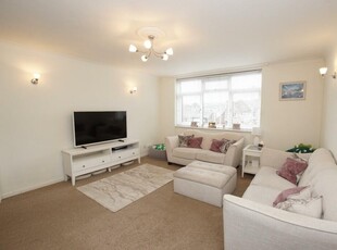 2 bedroom flat for sale in Upperton Road, Eastbourne, BN21