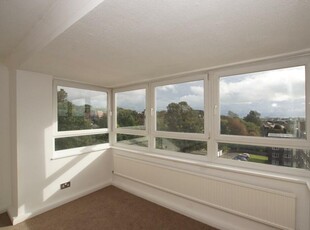 2 bedroom flat for sale in Upperton Road, Eastbourne, BN21
