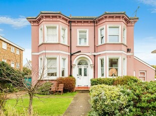 2 bedroom flat for sale in Victoria Road, Worthing, BN11