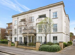 2 bedroom flat for sale in Wyresdale House, 90 Heene Road, Worthing, BN11 3RE, BN11