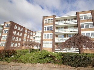 2 bedroom ground floor flat for sale in Eastern Parade, Southsea, Hampshire, PO4