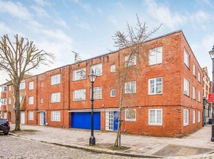 2 bedroom ground floor flat for sale in Grand Parade, Old Portsmouth, PO1