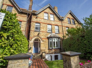 2 bedroom ground floor flat for sale in Old Dover Road, Canterbury, CT1