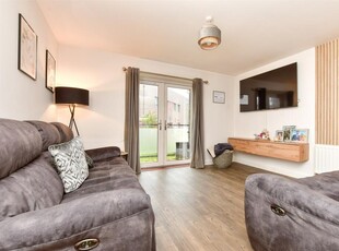 2 bedroom ground floor flat for sale in Salomons Grove, Southborough, Tunbridge Wells, Kent, TN4