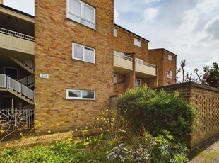 2 bedroom maisonette for sale in Albemarle Way, Cambridge, CB4