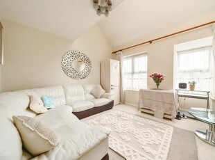 2 bedroom maisonette for sale in Bradfield Close, Guildford, GU4