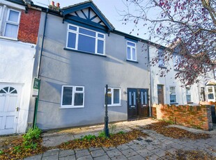 2 bedroom maisonette for sale in High Street, London Colney, St. Albans, AL2