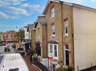 2 bedroom maisonette for sale in Lime Hill Road, Tunbridge Wells, Kent, TN1