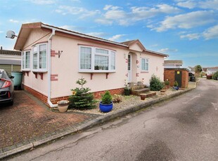 2 bedroom park home for sale in Middleview Drive, Surrey Hills Park, Normandy, Guildford, GU3