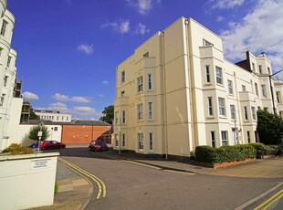 2 bedroom penthouse for rent in Dale Street, Leamington Spa, CV32