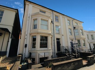2 bedroom penthouse for sale in London Road, St Albans, AL1