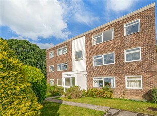 2 bedroom penthouse for sale in Thornton Close, Guildford, Surrey, GU2